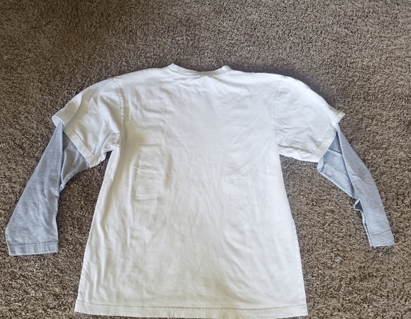 👗4/$15 South Pole long sleeve t-shirt - Picture 2 of 3